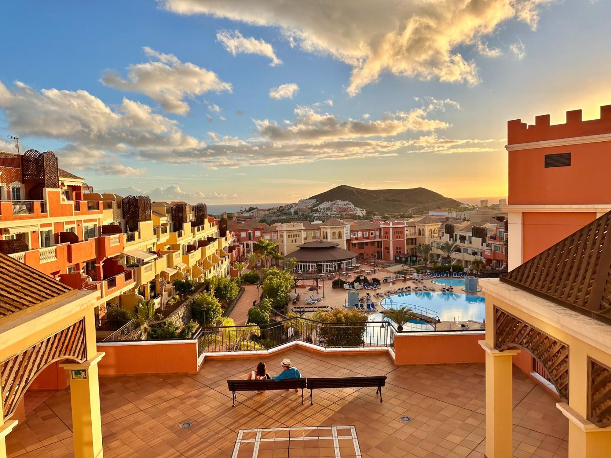 Sunny Apartment & Heated Pool Los Cristianos  Exterior foto